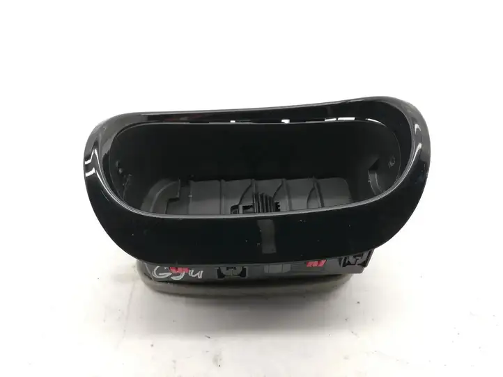 Toyota Yaris XP210 (2020 - ) 55650K0050 Воздушная решетка панели — фото 1