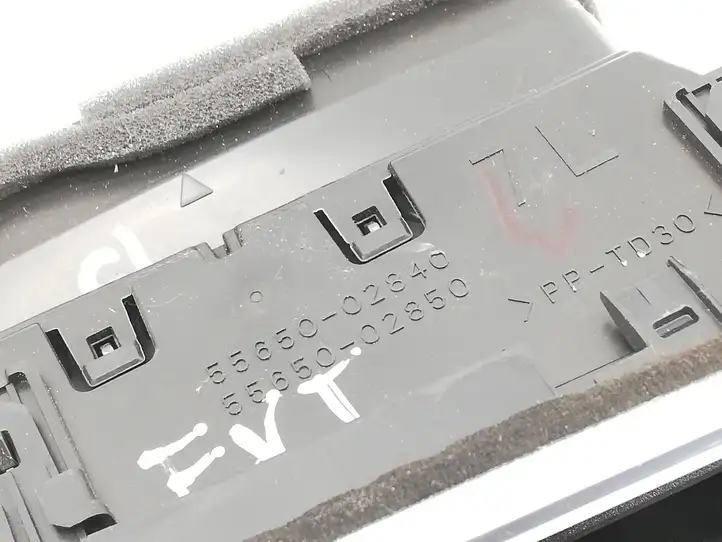 Toyota Corolla E210 E21 (2018 - ) 5565002840 Воздушная решетка панели — фото 3