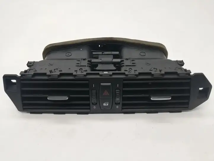 BMW 5 E60 E61 (2004 - 2010)  6910734 Воздушная решётка окна