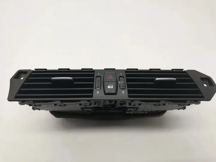 BMW 5 E60 E61 (2004 - 2010)  6910734 Воздушная решётка окна