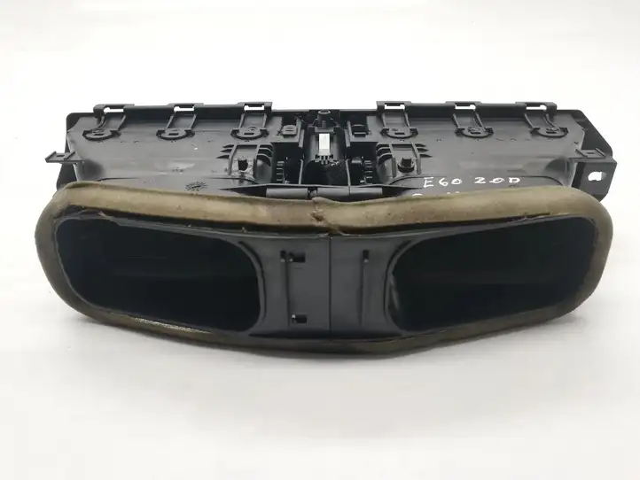 BMW 5 E60 E61 (2004 - 2010)  6910734 Воздушная решётка окна