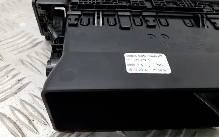 Skoda Superb B8 (3V) (2015 - 2023) 3V0819702C Боковой воздушный дефлектор — фото 5