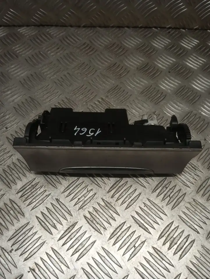 Volkswagen PASSAT B6 (2005 - 2010) 3C0863284A Передняя пепельница — фото 1