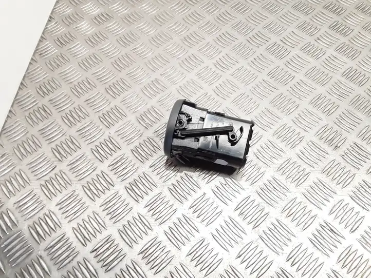 Seat Altea (2004 - 2009) 5P0819203 Боковой воздушный дефлектор — фото 2