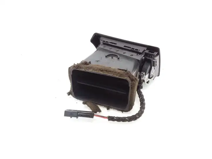 Audi A4 S4 B6 8E 8H (2000 - 2006) 8E0820902F Боковой воздушный дефлектор — фото 2
