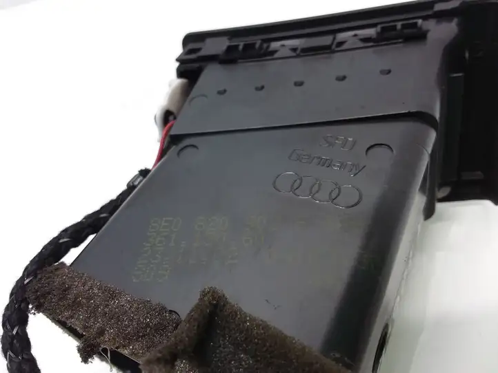 Audi A4 S4 B6 8E 8H (2000 - 2006) 8E0820902F Боковой воздушный дефлектор — фото 3
