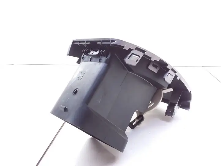 Suzuki Liana (2004 - 2007)  7363059J00 Воздушная решётка окна