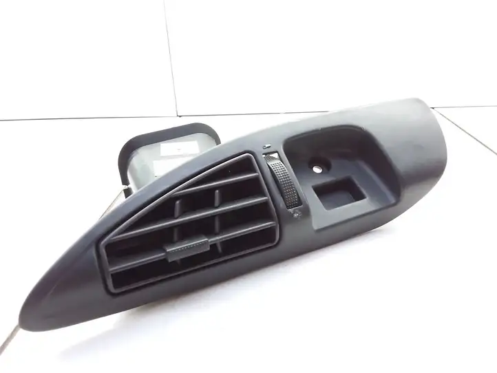 Peugeot 807 (2002 - 2011) A1000119 Воздушная решетка панели — фото 1