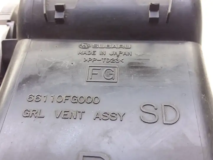 Subaru Forester SH (2008 - 2013) 66110FG000 Воздушная решетка панели — фото 4