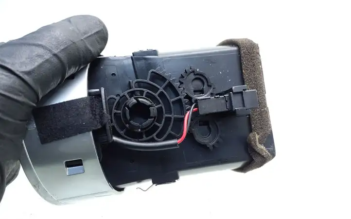 Audi A4 S4 B6 8E 8H (2000 - 2006) 8H0820902D Боковой воздушный дефлектор — фото 2