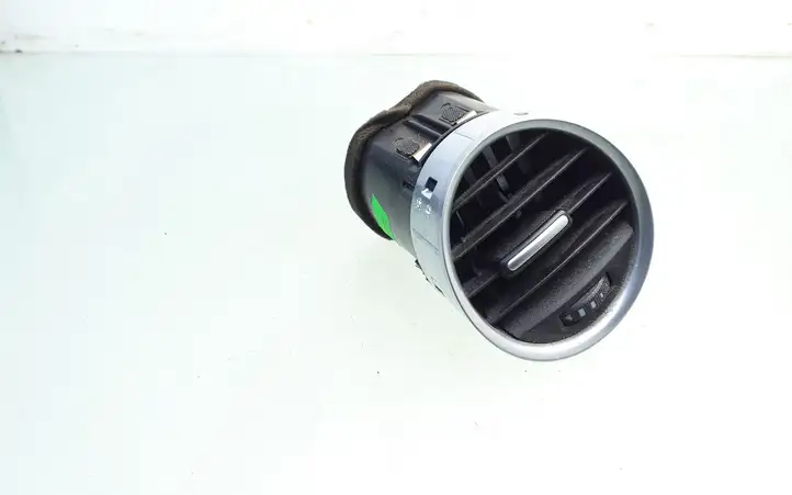 Audi A4 S4 B6 8E 8H (2000 - 2006) 8H0820901D Боковой воздушный дефлектор — фото 1