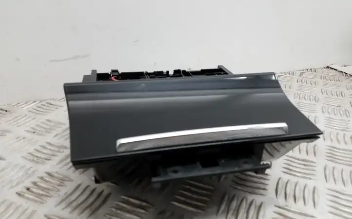 Skoda Superb B8 (3V) (2015 - 2023) 3V1863077 Передняя пепельница — фото 1