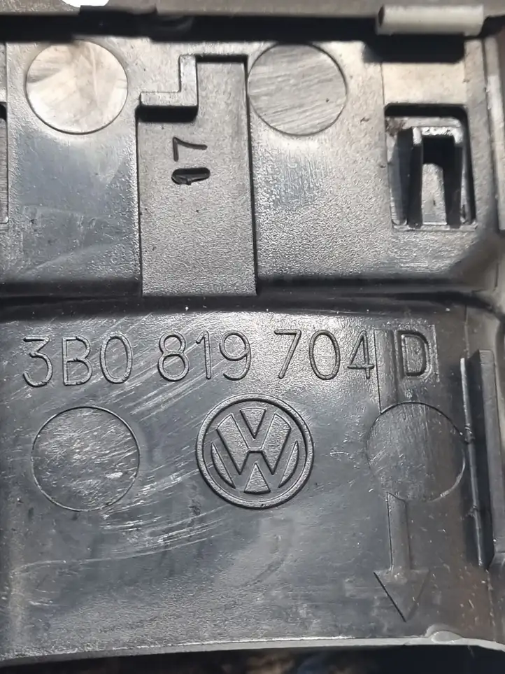 Volkswagen PASSAT B5.5 (2001 - 2005) 3B0819704D Боковой воздушный дефлектор — фото 3