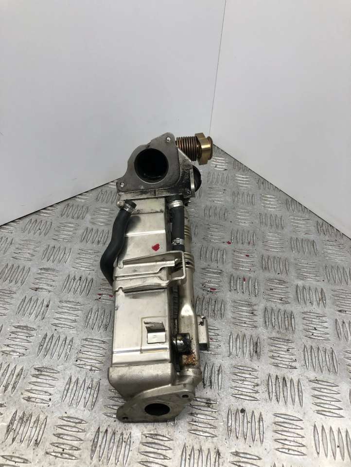 BMW 5 F10 F11 (2009 - 2016)  8476993 Охладитель EGR