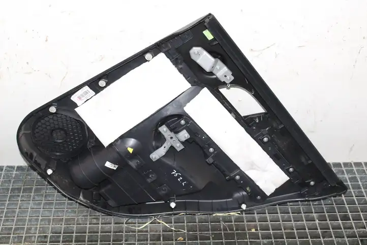 Honda CR-V (2009 - 2012) Обшивка задней двери — фото 3
