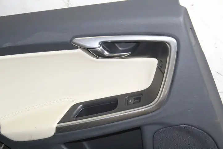 Volvo S60 (2013 - 2018) Обшивка задней двери — фото 2