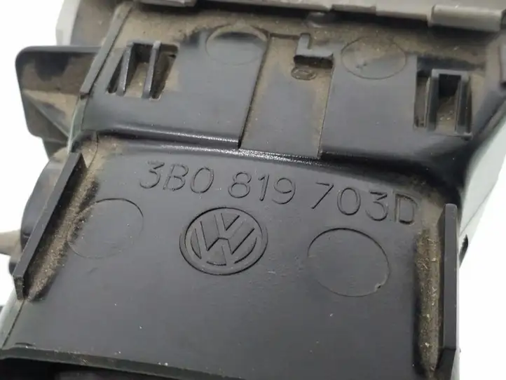 Volkswagen PASSAT B5.5 (2001 - 2005) 3B0819703D Боковой воздушный дефлектор — фото 4