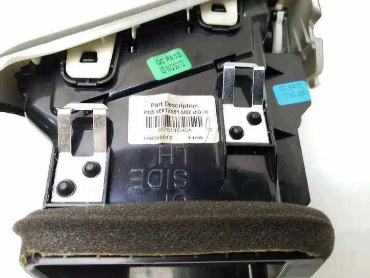 Nissan Qashqai (2013 - 2017) 687614EH0A Боковой воздушный дефлектор — фото 7