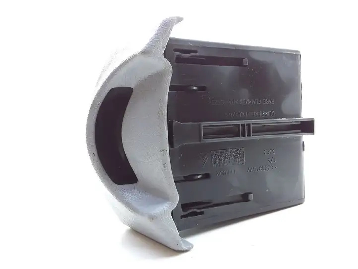 Citroen Xsara Picasso (1999 - 2012) 9635581577 Передняя пепельница — фото 2