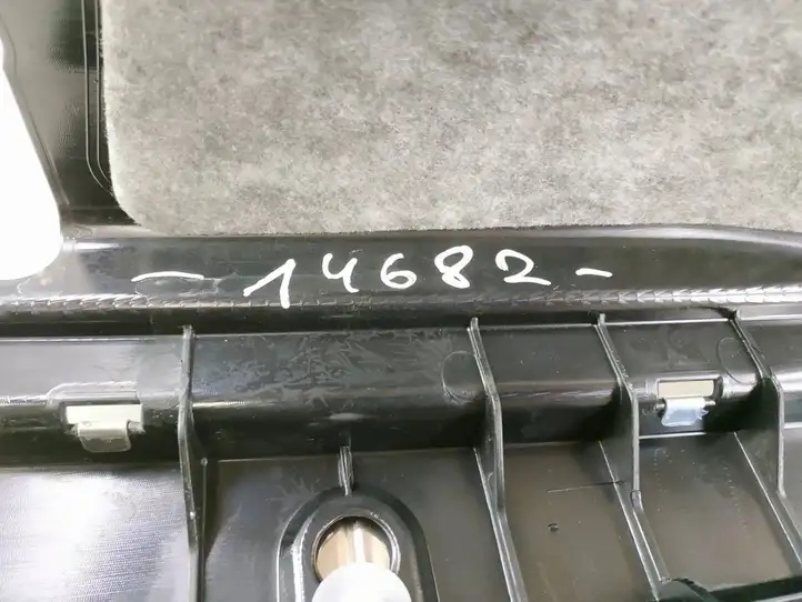 Mercedes-Benz C W204 (2007 - 2014)   Отделка замка