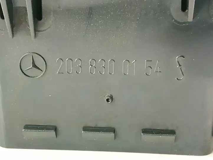 Mercedes-Benz C W203 (2000 - 2007) Боковой воздушный дефлектор — фото 8
