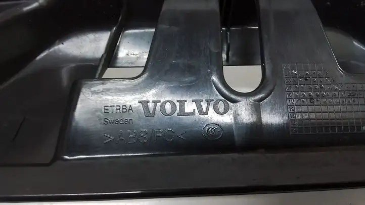 Volvo V70 (2007 - 2013) Отделка порога багажника — фото 4