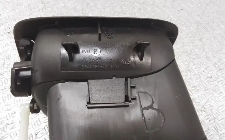 Peugeot 206 (1998 - 2012) 9632184877 Боковой воздушный дефлектор — фото 2