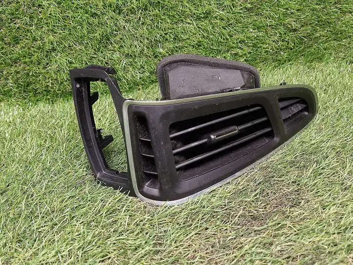 Ford Focus (2011 - 2015) BM51A018B08DF Боковой воздушный дефлектор — фото 4