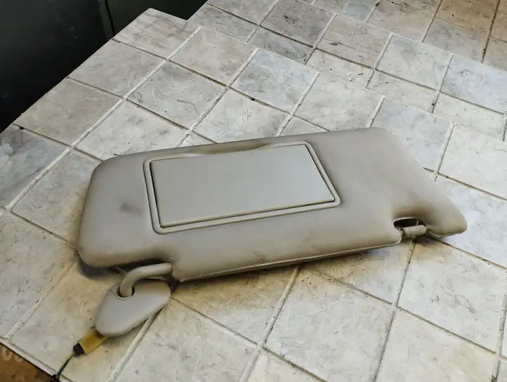 Subaru Outback (2007 - 2009) Солнцезащитный козырек — фото 3