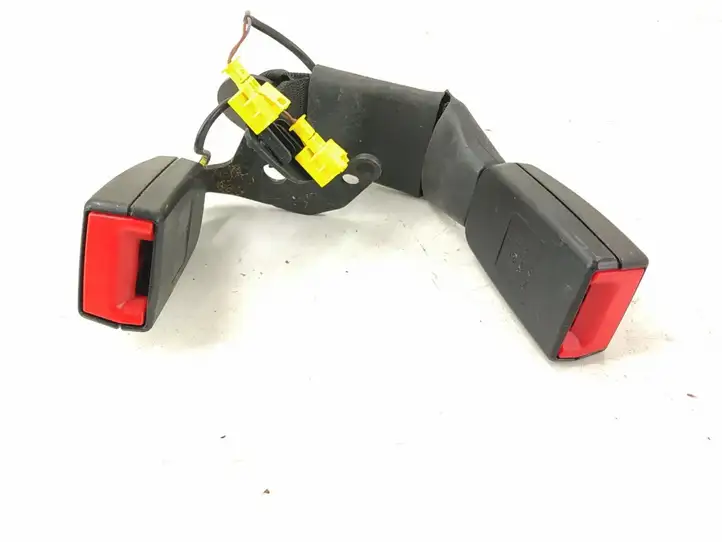 Mercedes-Benz C W204 (2007 - 2014)   Задний средний замок ремня