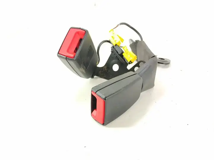 Mercedes-Benz C W204 (2007 - 2014)   Задний средний замок ремня