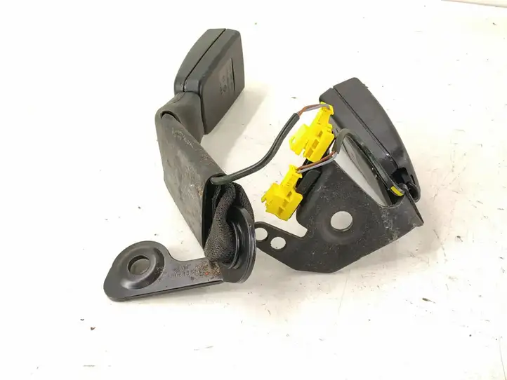 Mercedes-Benz C W204 (2007 - 2014)   Задний средний замок ремня