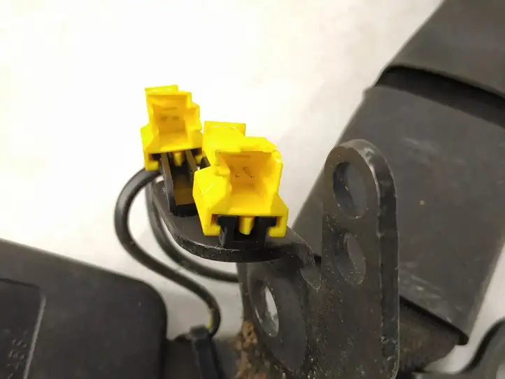 Mercedes-Benz C W204 (2007 - 2014)   Задний средний замок ремня