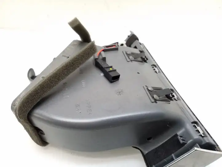 Audi A6 S6 C6 4F (2004 - 2008) 4F1820902B Боковой воздушный дефлектор — фото 3