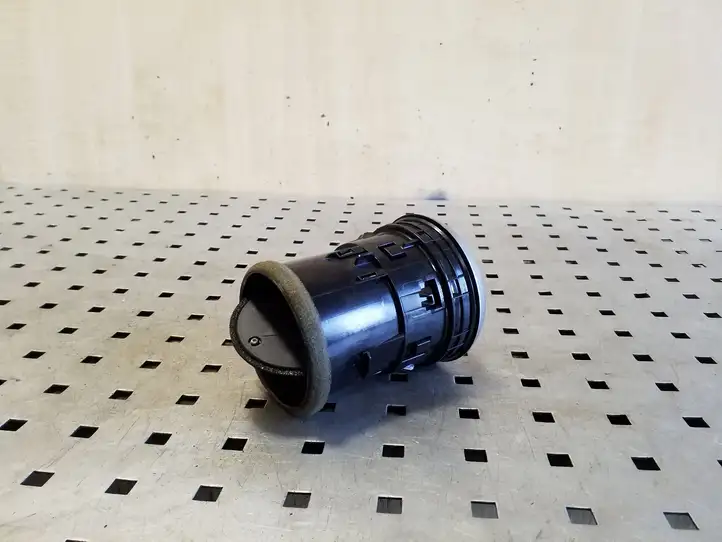 Nissan Qashqai (2010 - 2013) 68760JD10A Центральный воздушный дефлектор — фото 4