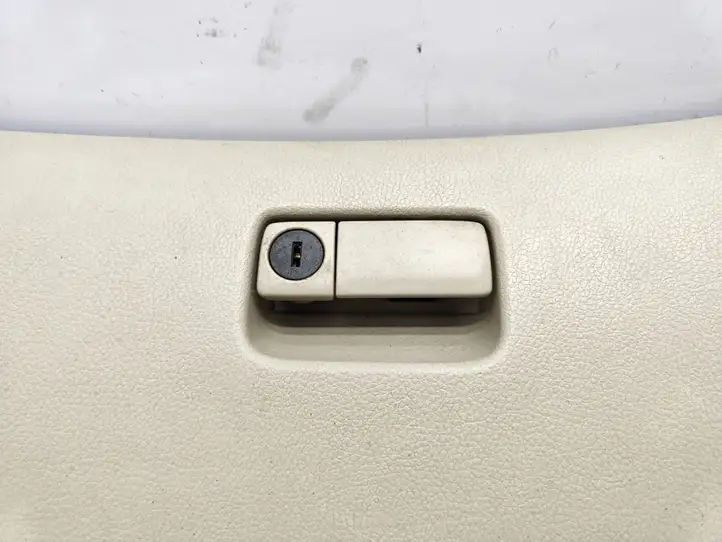 Nissan Primera (2001 - 2008) Вещевой ящик — фото 1
