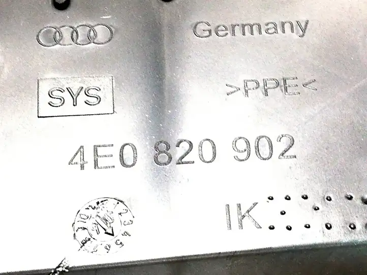Audi A8 S8 D3 4E (2005 - 2007) 4E0820902 Боковой воздушный дефлектор — фото 2