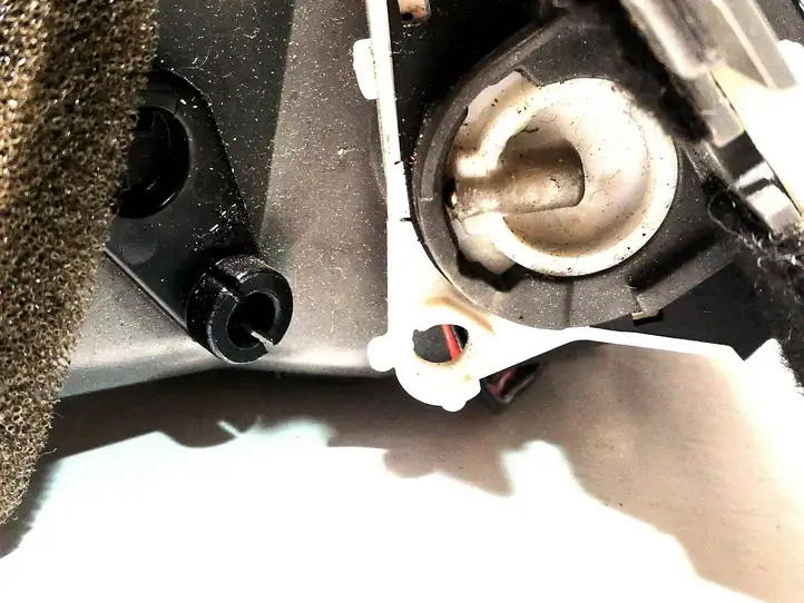 Audi A6 S6 C6 4F (2004 - 2008) 4F1820902B Боковой воздушный дефлектор — фото 4