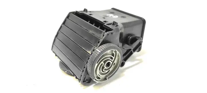 Seat Cordoba (6K) (1999 - 2002)  6K0819704B Боковая воздушный дефлектор