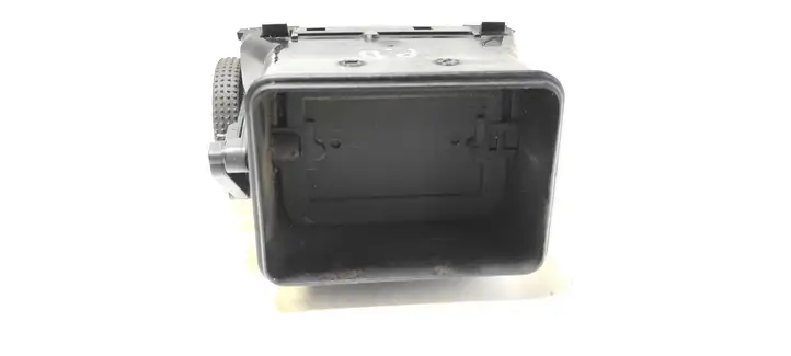 Seat Cordoba (6K) (1999 - 2002)  6K0819704B Боковая воздушный дефлектор