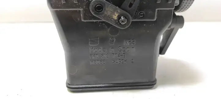 Seat Cordoba (6K) (1999 - 2002)  6K0819704B Боковая воздушный дефлектор