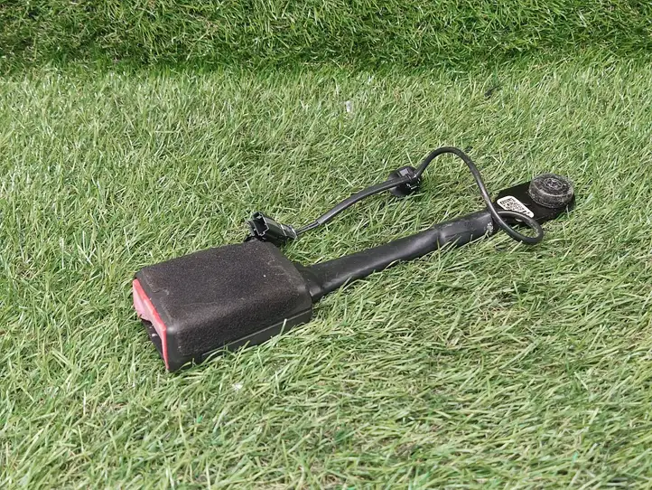 Chevrolet Cruze II (2016 - )  39016994 Замок переднего ремня