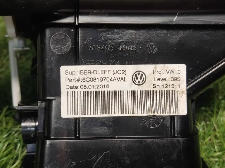 Volkswagen Polo VI (2015 - 2019) 6C0819704 Боковой воздушный дефлектор — фото 3