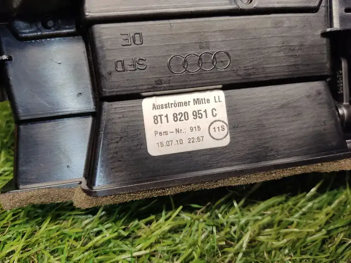 Audi A4 S4 B8 8K (2007 - 2011) 8T1820951C Центральный воздушный дефлектор — фото 2