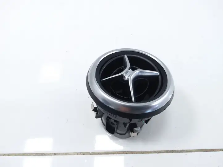 Mercedes-Benz A W176 (2012 - 2018) A1768300354 Центральный воздушный дефлектор — фото 1