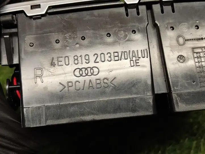 Audi A8 S8 D3 4E (2007 - 2010) 4E0819203B Задний воздушный дефлектор — фото 4