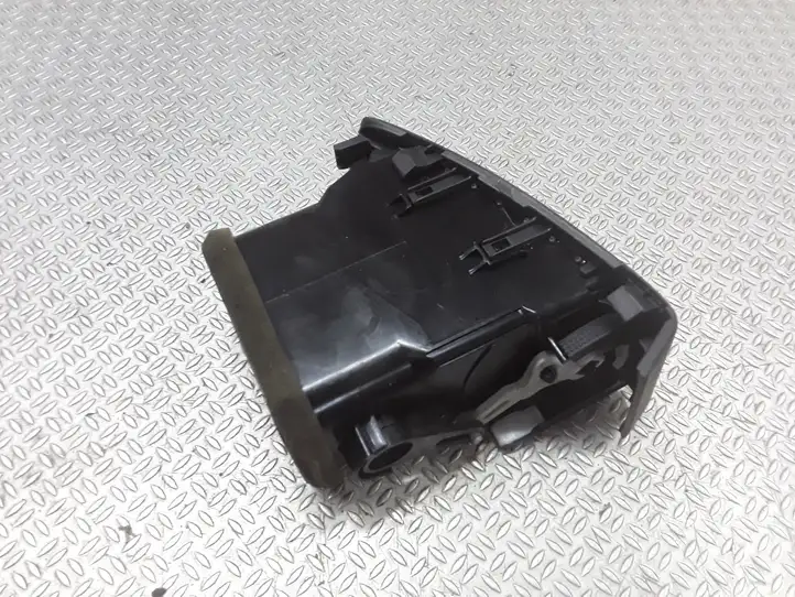 Toyota Corolla Verso E121 (2001 - 2004) Центральный воздушный дефлектор — фото 2