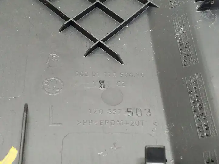 Skoda Octavia Mk2 (1Z) (2004 - 2013)  1Z0857503 Отделочный щит панели (боковой)