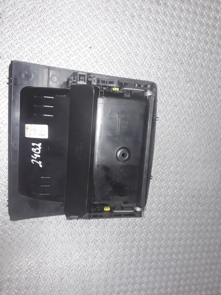 Volkswagen Touran I (2003 - 2010)  1T1857921A Ящик для вещей