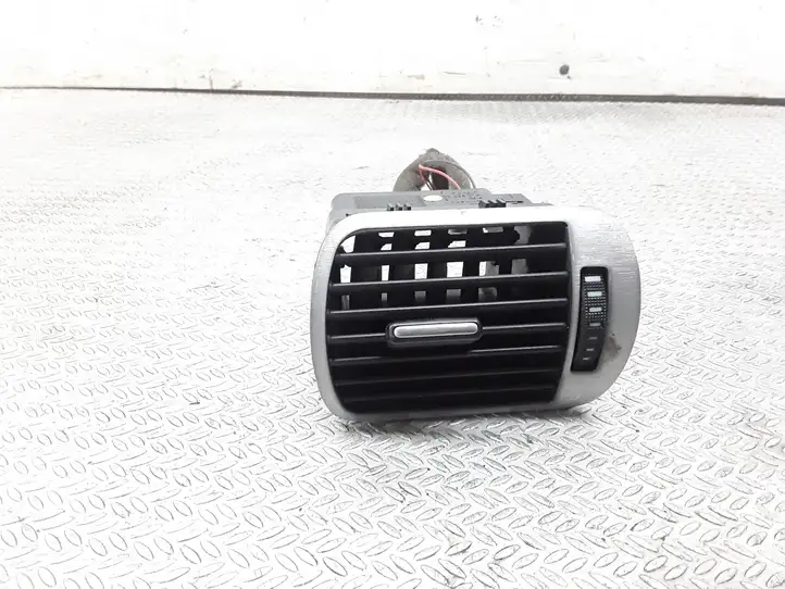 Audi A3/S3 8L (2000 - 2003) 8L0820901 Боковой воздушный дефлектор — фото 1